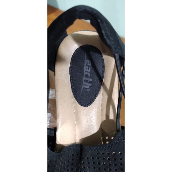 Earth Mesh Faux Suede Sandals with Rubber Solesm Black, Sz 7.5 - Picture 3 of 6